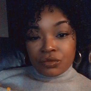 Meet your Posher, Mona